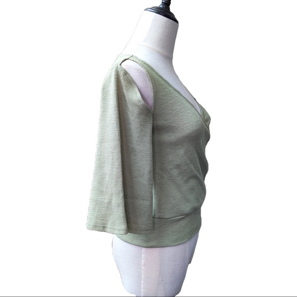 Open shoulder top - Picture 5 of 11